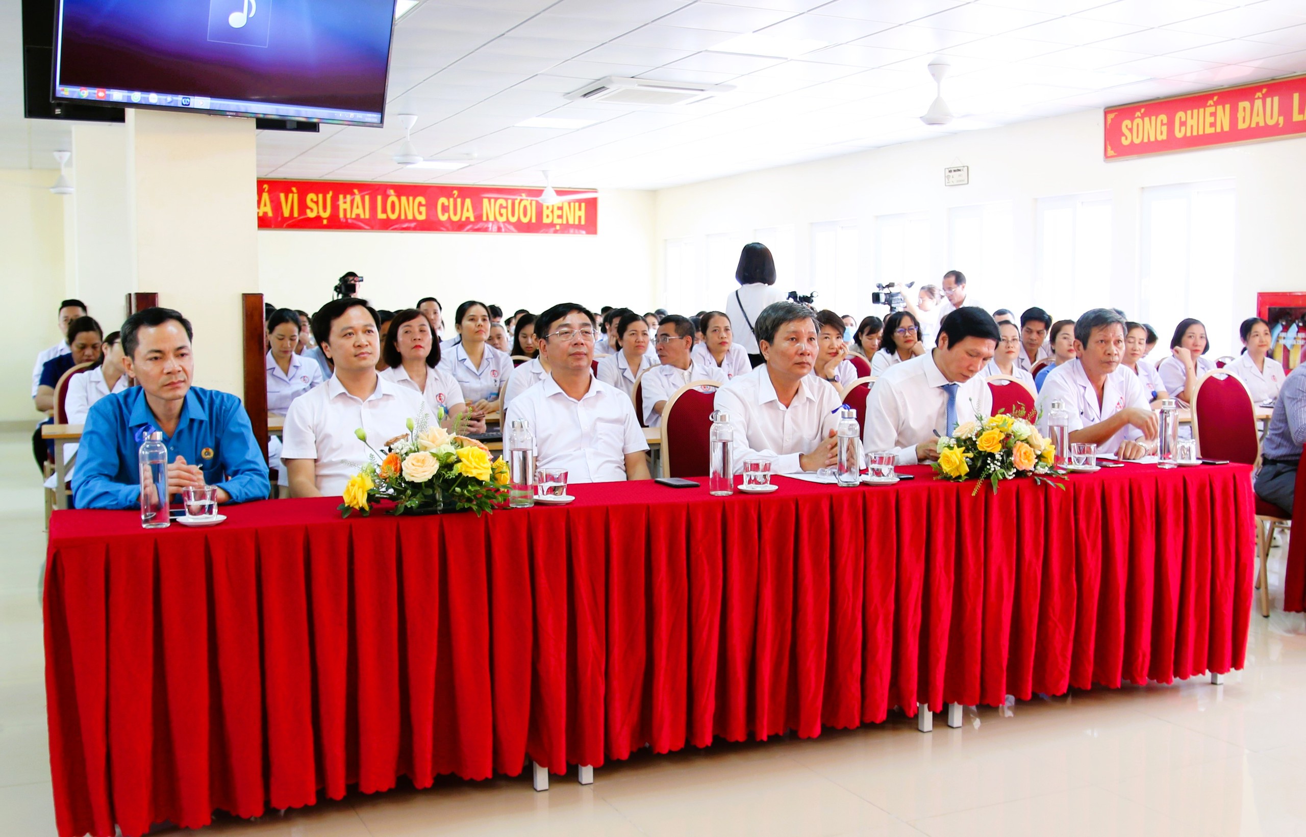  Hàng trăm cán bộ, nhân viên y tế BV Việt Nam-Thụy Điển đăng ký hiến mô, tạng- Ảnh 1.