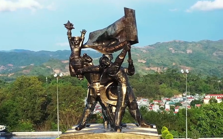 Tượng đài Chiến thắng Điện Biên Phủ - biểu tượng chiến thắng giữa vùng trời Tây Bắc