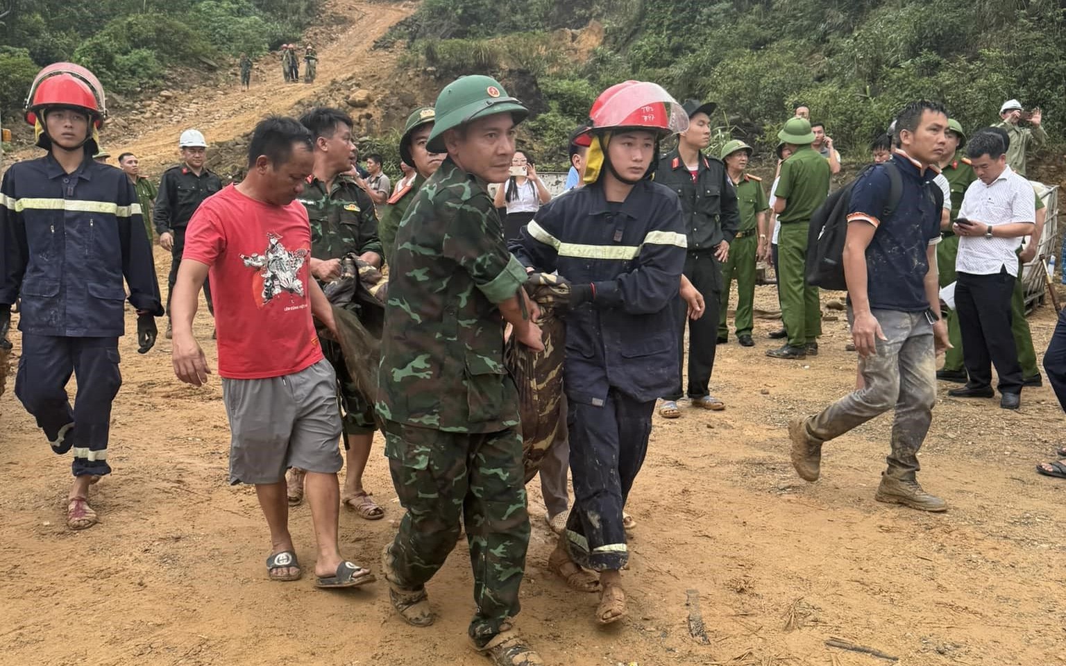 Nguyên nhân vụ sạt lở đất kinh hoàng ở Hà Tĩnh