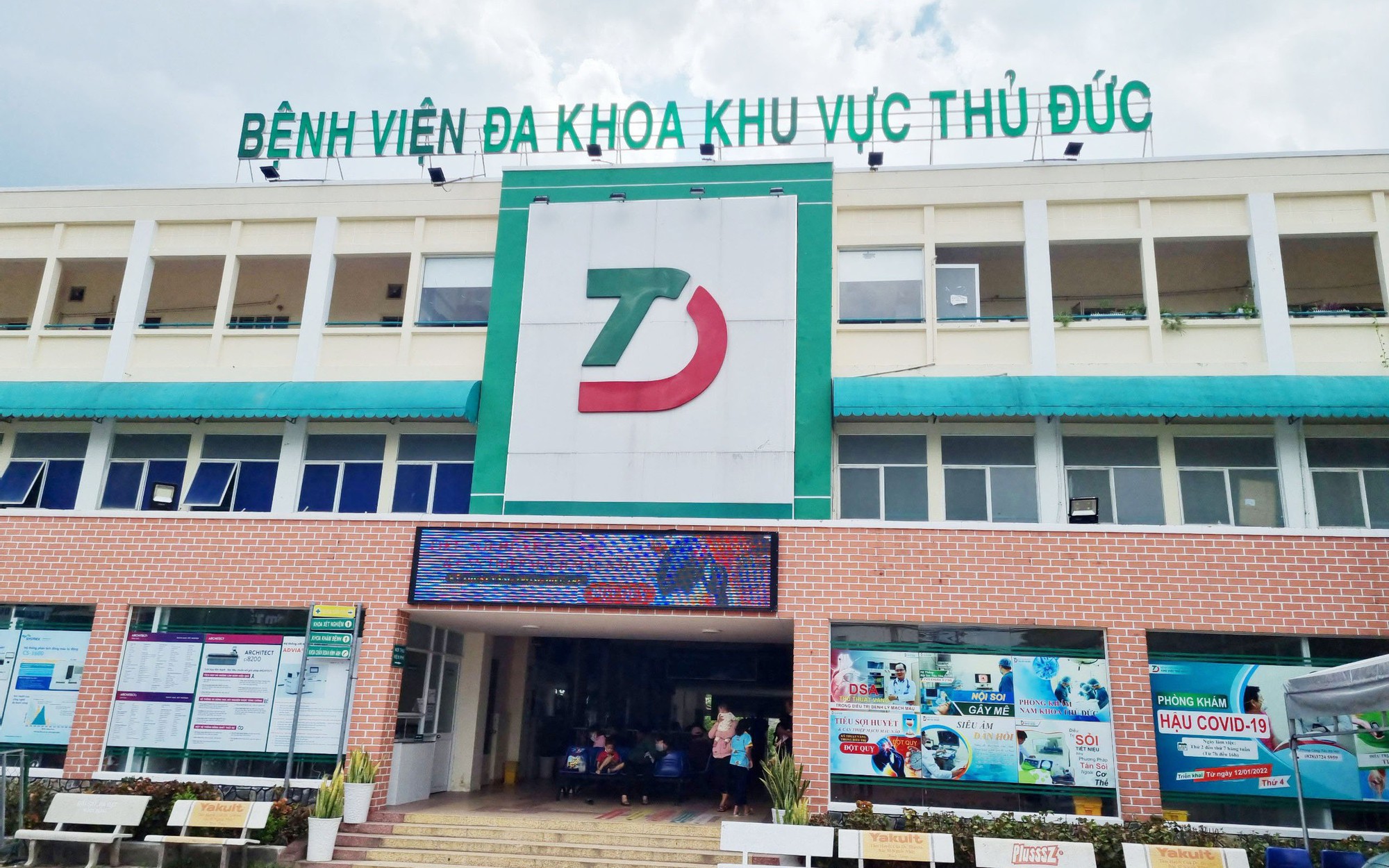 19 sinh viên ĐHQG TPHCM nhập viện nghi ngộ độc thực phẩm