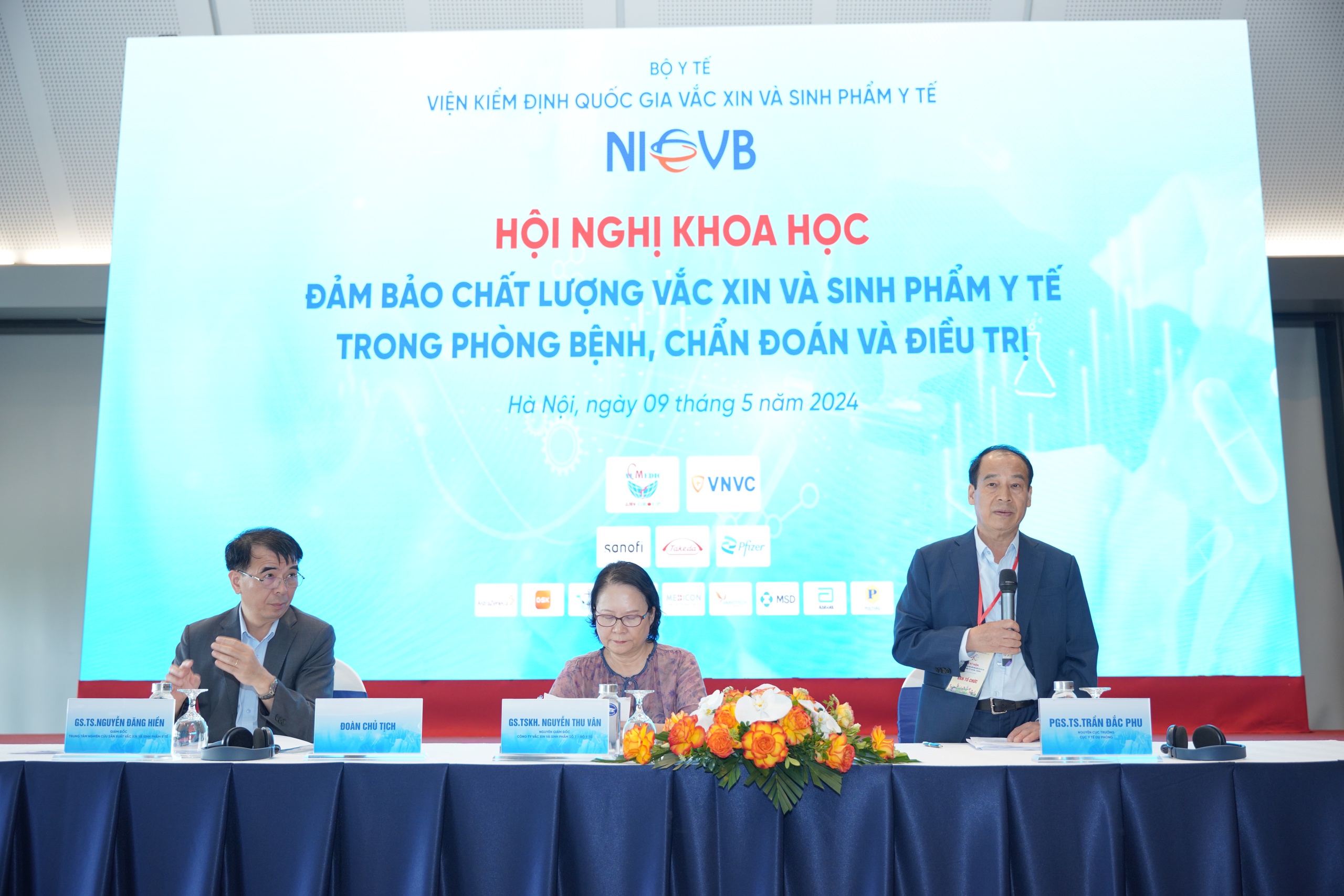 Nỗ lực kiểm định để bảo đảm chất lượng vaccine, sinh phẩm y tế phòng, điều trị bệnh- Ảnh 2.