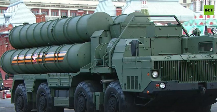Dàn tên lửa uy lực xuất hiện tại lễ duyệt binh kỷ niệm Ngày Chiến thắng ở Moskva (Nga)- Ảnh 1.