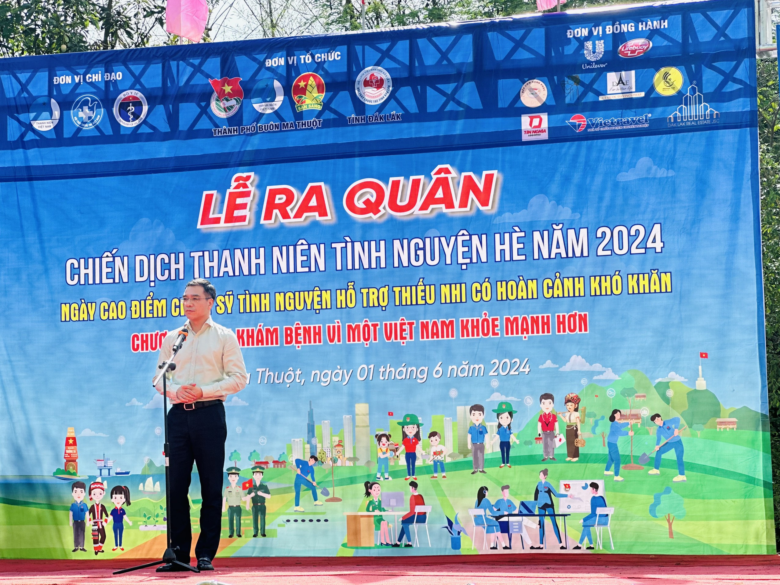 Khám bệnh miễn phí, tặng quà 500 người dân và trẻ em ở Đắk Lắk- Ảnh 1.