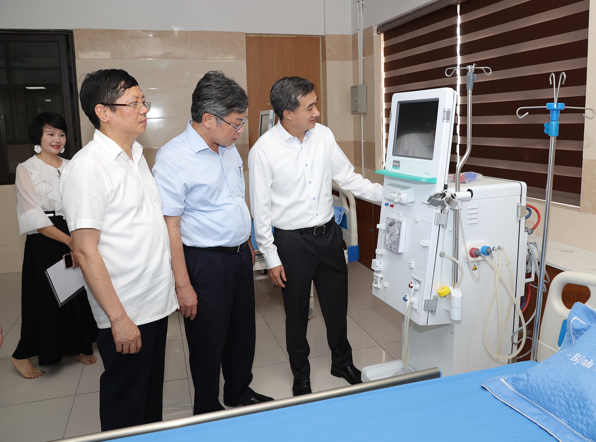 Chuyển giao kỹ thuật và tặng thiết bị y tế trị giá hơn 2,2 tỷ đồng cho TTYT huyện Văn Giang, Hưng Yên- Ảnh 6.