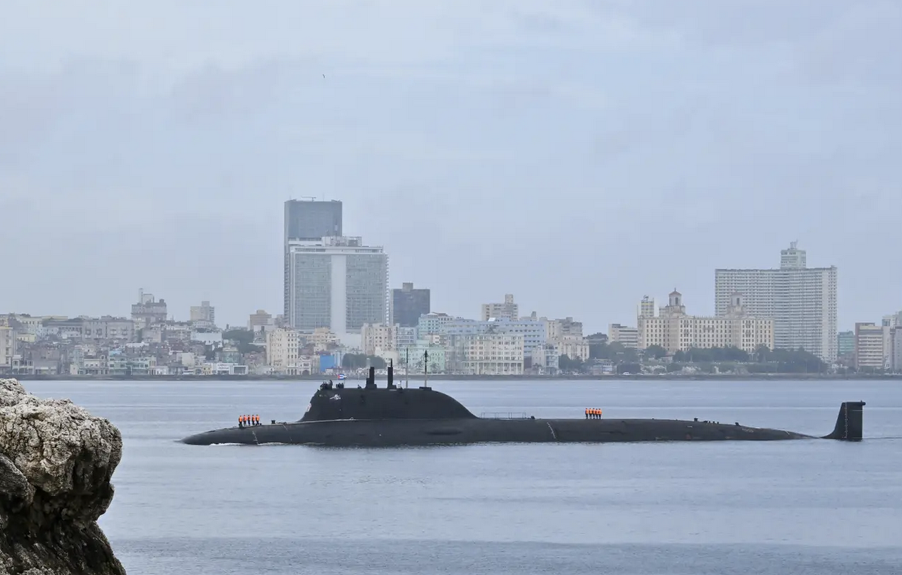 Tàu ngầm tấn công Mỹ tiến sát Cuba khi tàu ngầm hạt nhân Nga cập cảng Havana- Ảnh 2.
