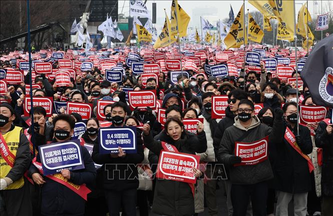 Bộ trưởng Giáo dục Hàn Quốc kêu gọi sinh viên y khoa sớm quay trở lại trường học- Ảnh 1.