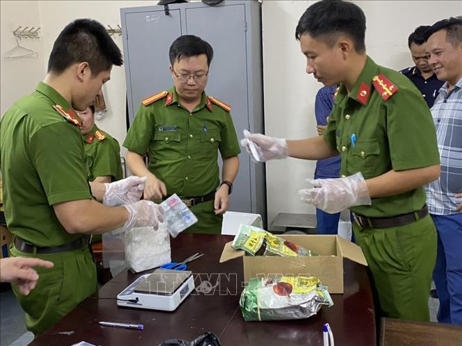 Bắt giữ vợ chồng người Mông vận chuyển 30kg ma túy- Ảnh 1.
