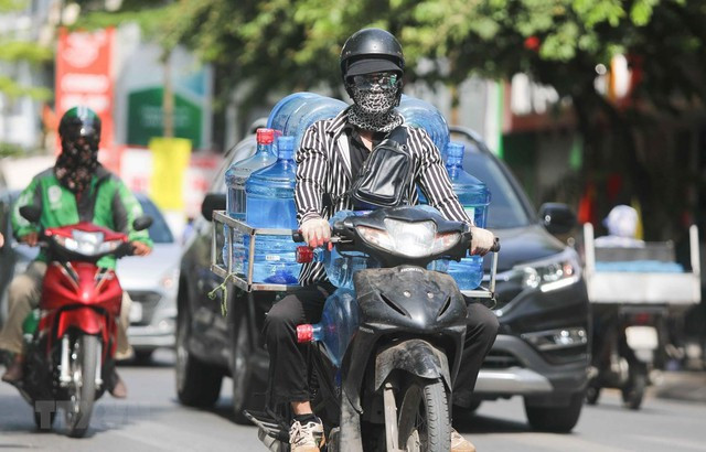 Miền Bắc nắng nóng gay gắt kéo dài cả tuần- Ảnh 2.