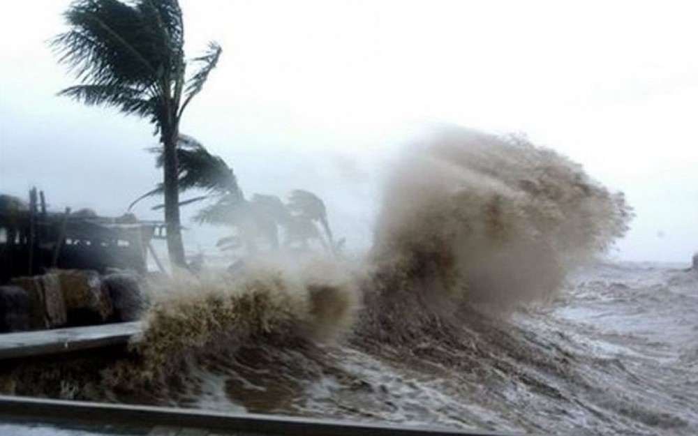 Áp thấp nhiệt đới trên Biển Đông, để ngỏ khả năng mạnh lên thành bão
