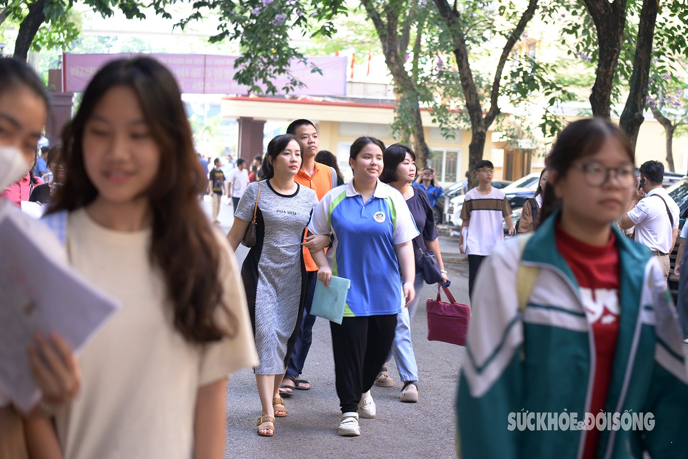 Thí sinh đang 'tranh vé' vào 2 trường THPT Chuyên cực hot thuộc Đại học Quốc gia Hà Nội- Ảnh 9.