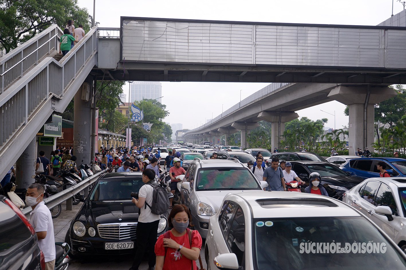 Thí sinh đang 'tranh vé' vào 2 trường THPT Chuyên cực hot thuộc Đại học Quốc gia Hà Nội- Ảnh 4.