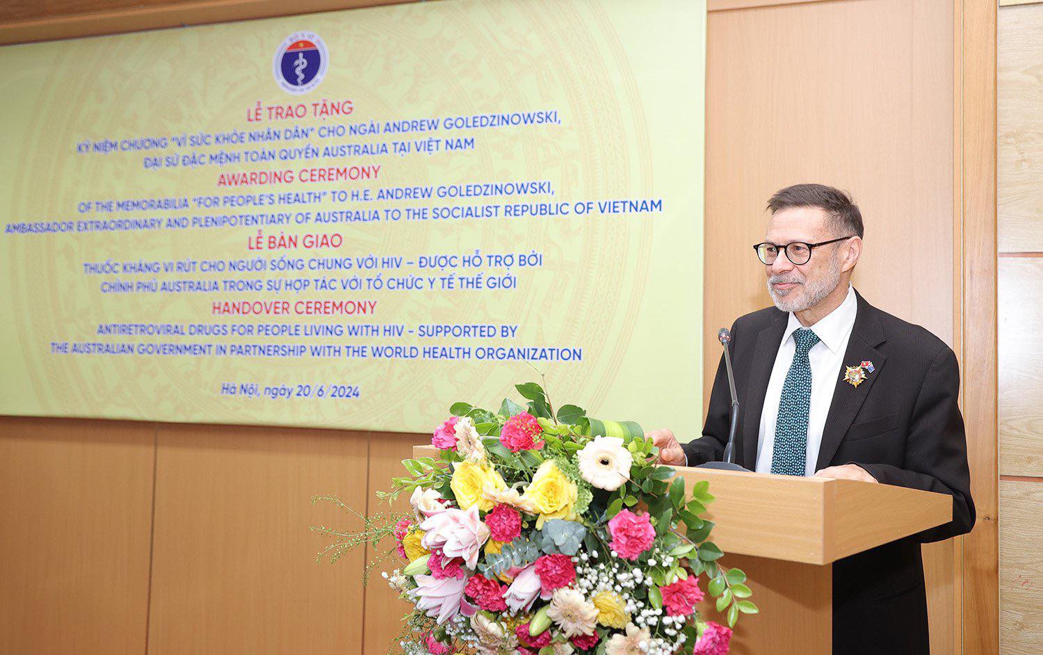 Bộ trưởng Đào Hồng Lan trao tặng Kỷ niệm chương Vì Sức khoẻ nhân dân cho Đại sứ Úc tại Việt Nam- Ảnh 3.