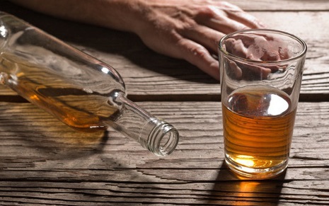 Số người tử vong trong vụ ngộ độc rượu tại Ấn Độ tiếp tục tăng