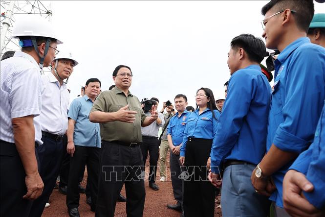 Thủ tướng Phạm Minh Chính: Mở đợt thi đua nước rút hoàn thành xây dựng Đường dây 500kV mạch 3- Ảnh 1.