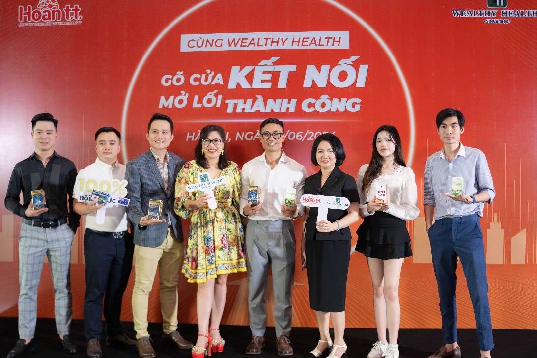 Hoan TT cùng Wealthy Health 