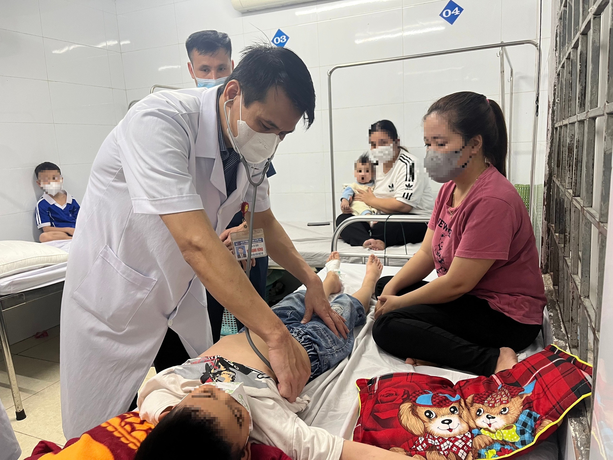 Nghệ An ghi nhận 45 ca mắc bệnh sởi, Bộ Y tế yêu cầu giám sát phát hiện sớm, xử lý triệt để ổ dịch- Ảnh 3.