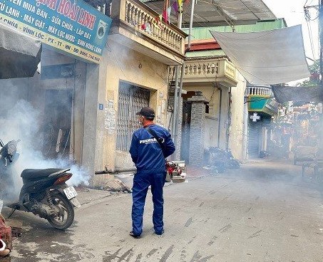 Chỉ số côn trùng cao vượt ngưỡng nguy cơ ở một số khu vực, Hà Nội lo ngại dịch sốt xuất huyết- Ảnh 1.