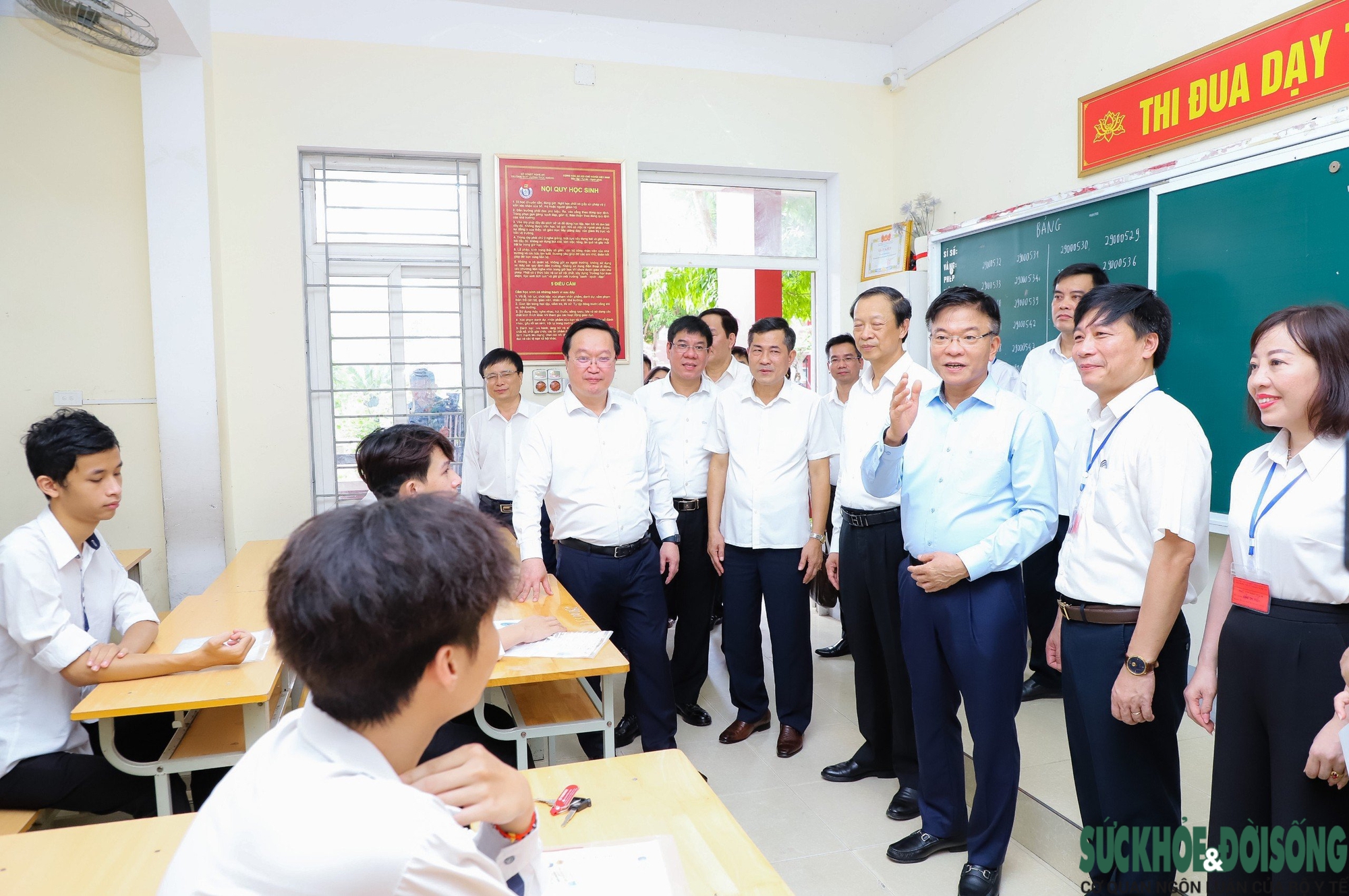 Phó Thủ tướng Lê Thành Long kiểm tra công tác Thi tốt nghiệp THPT 2024 tại Nghệ An- Ảnh 2.