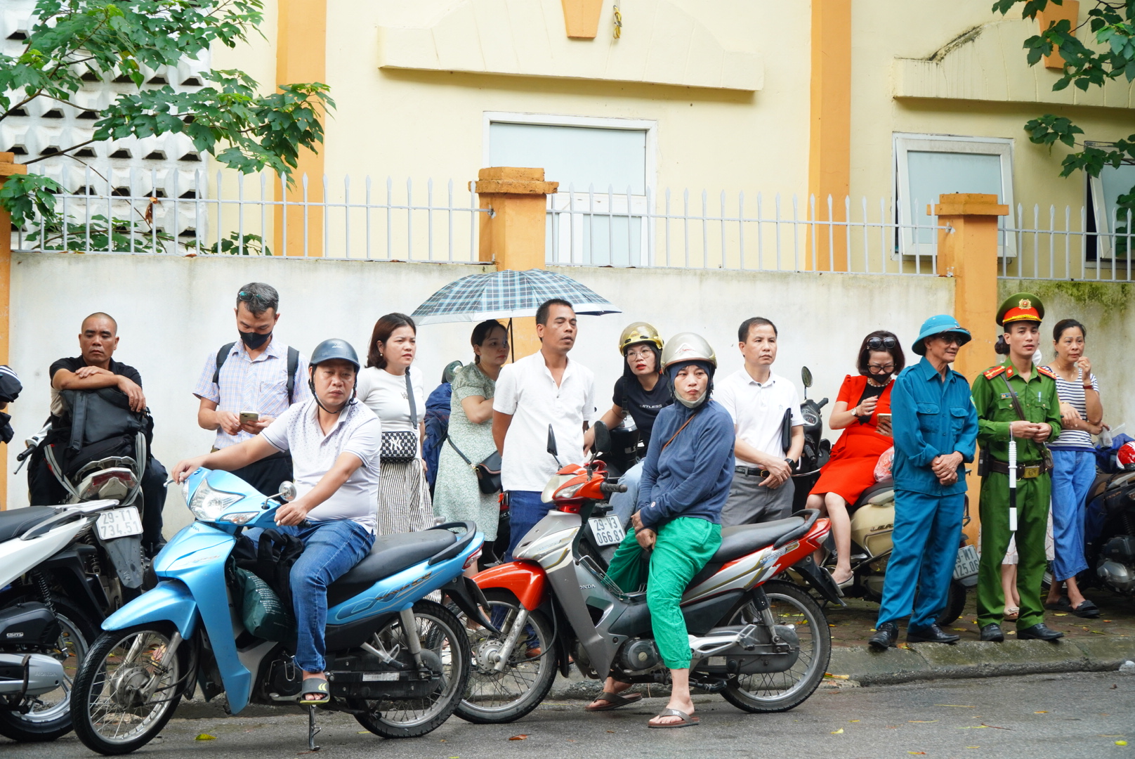 Đường, phố Hà Nội thông thoáng trong ngày đầu thi tốt nghiệp THPT Quốc gia- Ảnh 5.