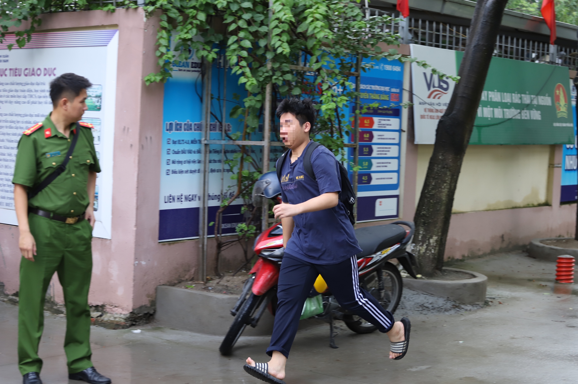 Đường, phố Hà Nội thông thoáng trong ngày đầu thi tốt nghiệp THPT Quốc gia- Ảnh 7.