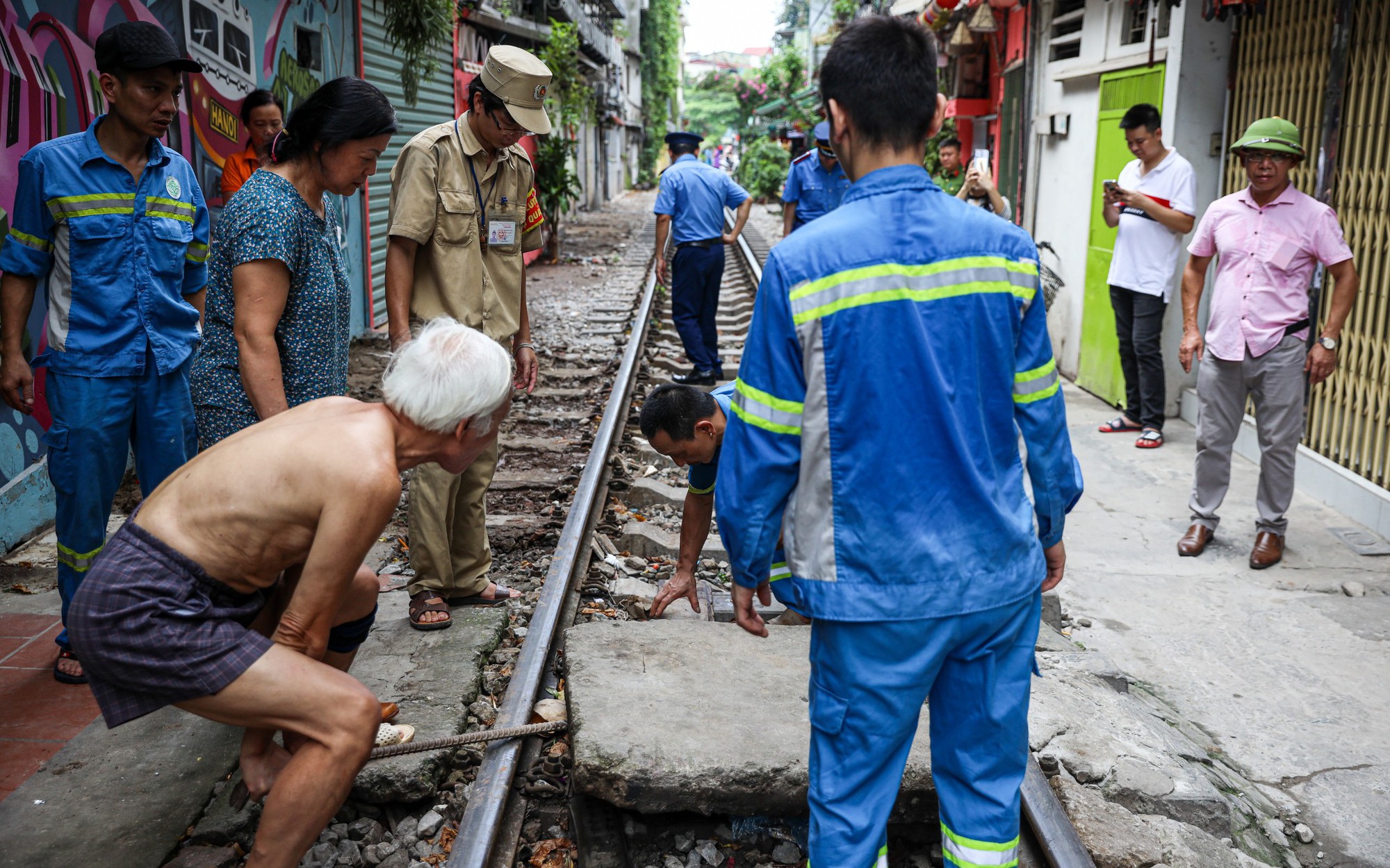 &quot;Phố đường tàu&quot; bị tổ liên ngành kiểm tra đột xuất sau nhiều phản ánh