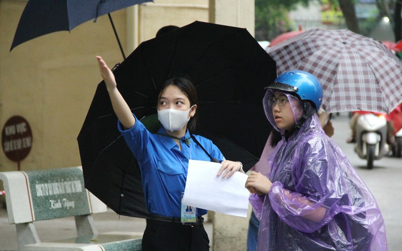 Thời tiết Hà Nội mưa dông trong ngày diễn ra kỳ thi vào lớp 10