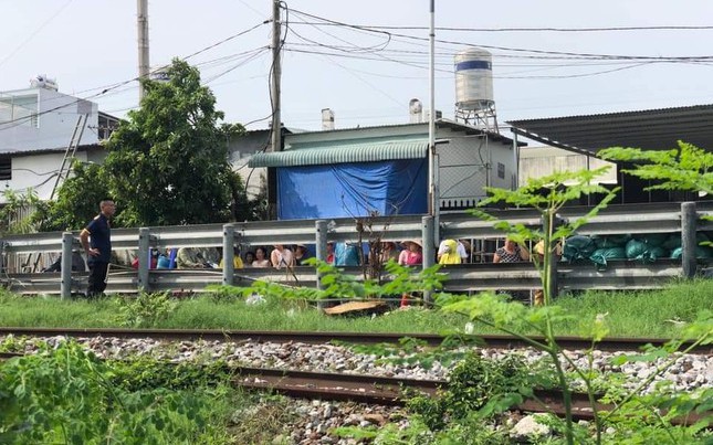 Cụ ông bị tàu hỏa tông tử vong khi băng qua đường sắt