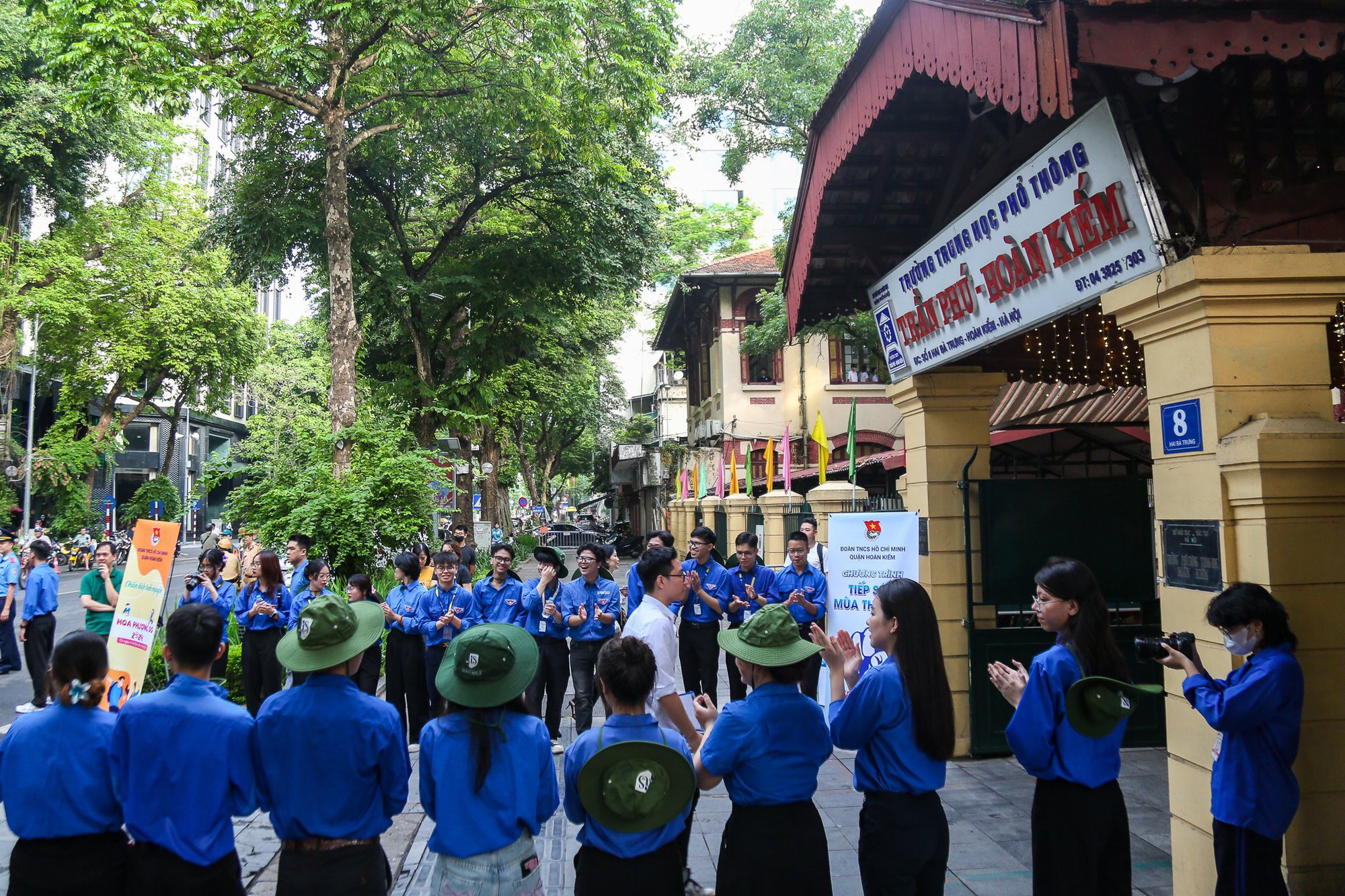 Cảnh sát giao thông tiếp sức cho thí sinh vượt vũ môn vào lớp 10- Ảnh 12.