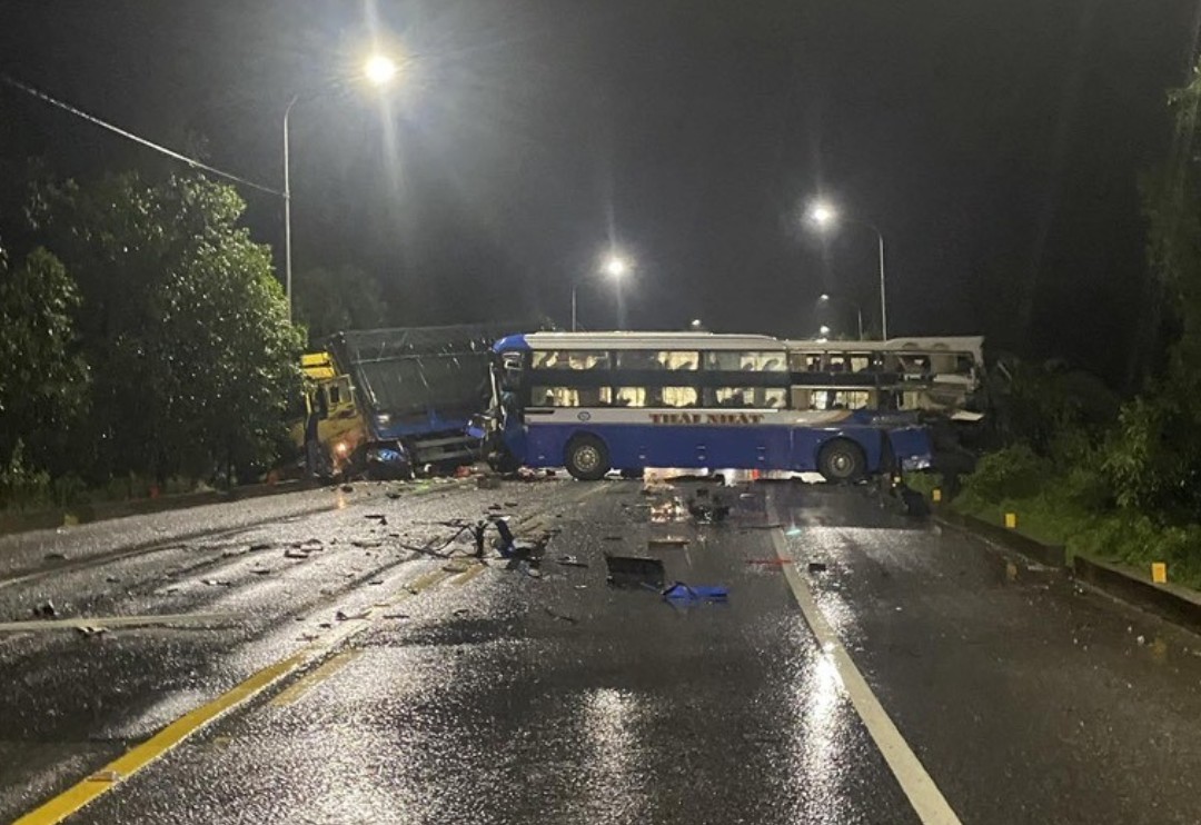 Thông tin mới nhất vụ tai nạn liên hoàn giữa 3 ô tô trong đêm mưa ở Huế- Ảnh 4.