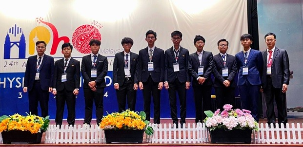 Toàn bộ học sinh Việt Nam đoạt huy chương tại Olympic Vật lý châu Á 2024- Ảnh 1.