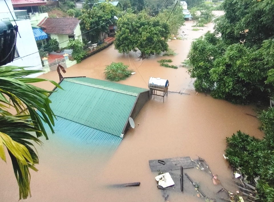 Mưa lớn kéo dài nhấn chìm nhiều tuyến phố ở Quảng Ninh, Hải Phòng- Ảnh 3.
