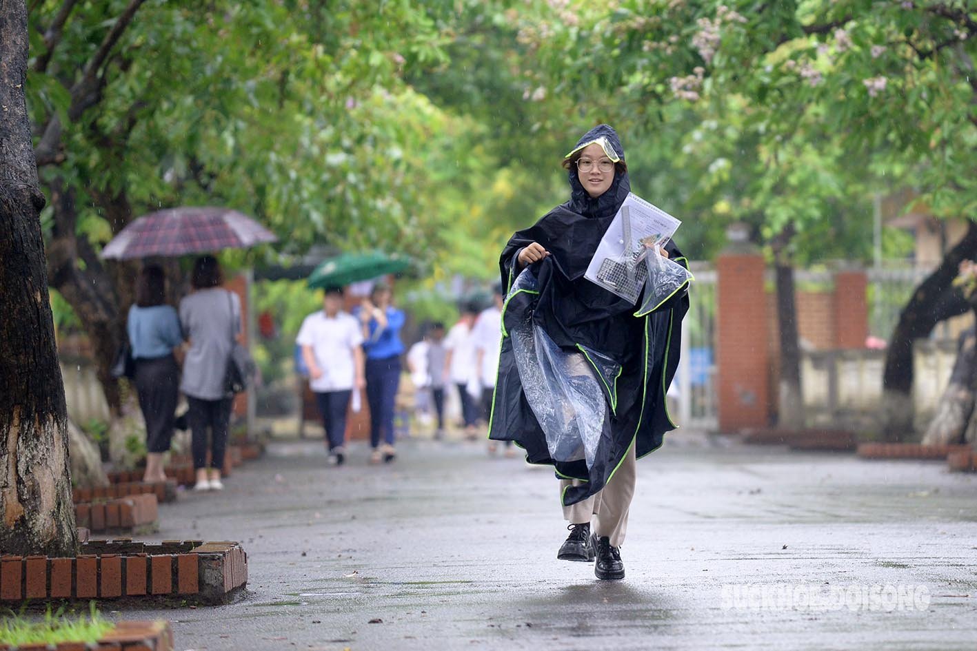 Kết thúc kỳ thi lớp 10: Thí sinh, phụ huynh như 'trút được gánh nặng'- Ảnh 3.