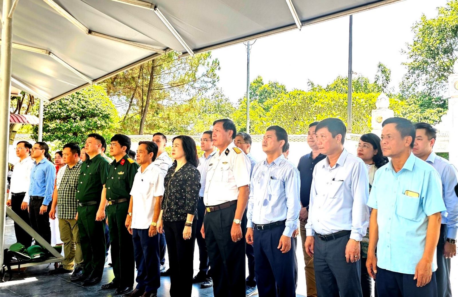Bộ trưởng Bộ Y tế Đào Hồng Lan tri ân các Anh hùng, Liệt sĩ tại tỉnh Hà Tĩnh, Quảng Trị- Ảnh 1.