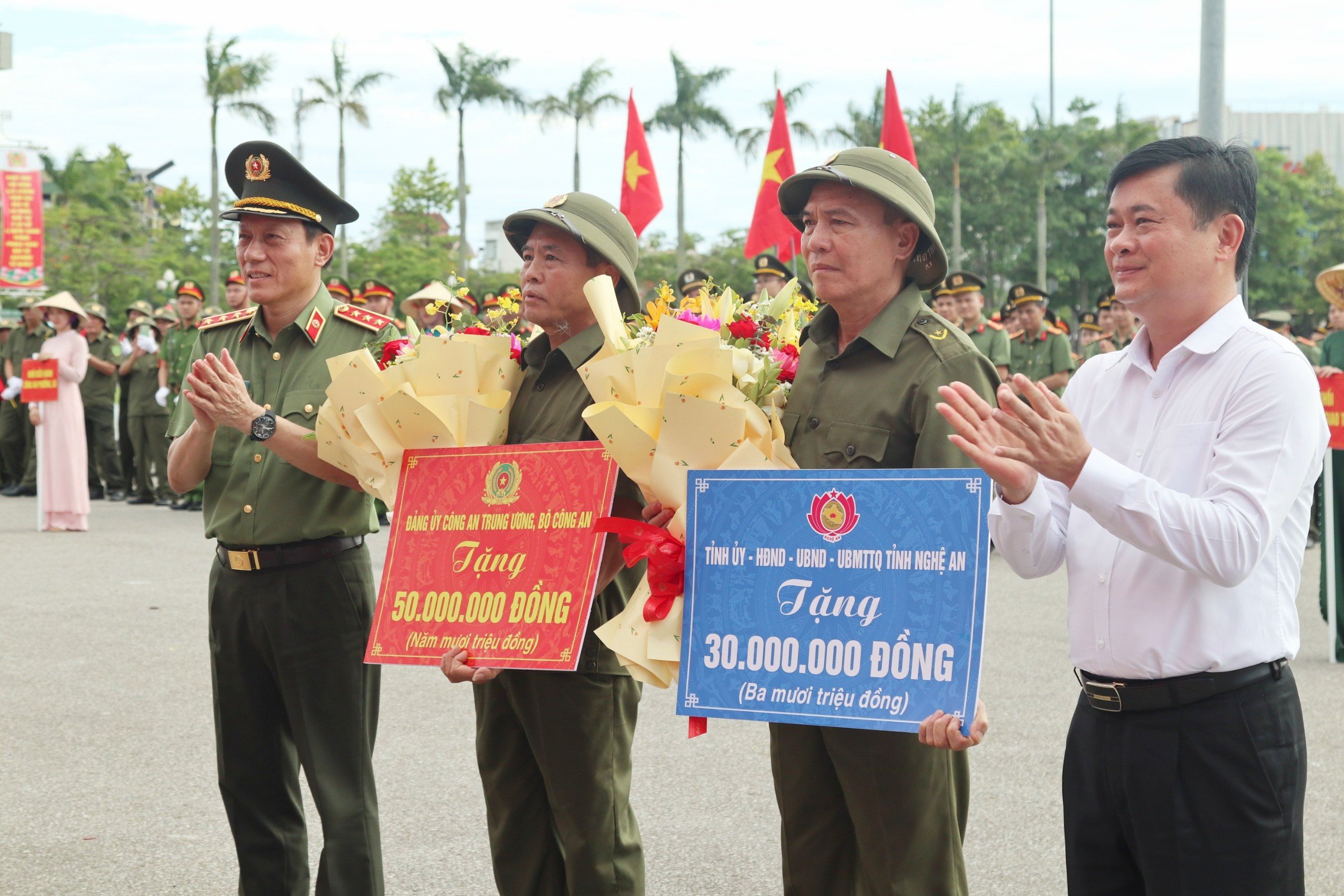 Chủ tịch nước Tô Lâm: 'Lực lượng tham gia bảo vệ ANTT ở cơ sở là cánh tay nối dài của Công an Nhân dân'- Ảnh 9.