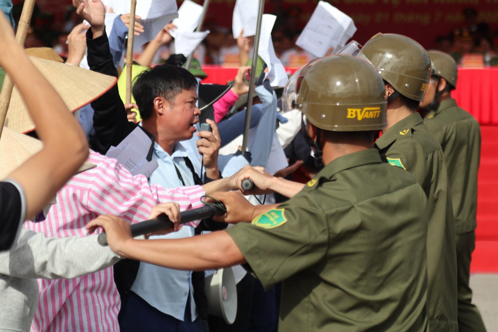 Chủ tịch nước Tô Lâm: 'Lực lượng tham gia bảo vệ ANTT ở cơ sở là cánh tay nối dài của Công an Nhân dân'- Ảnh 6.