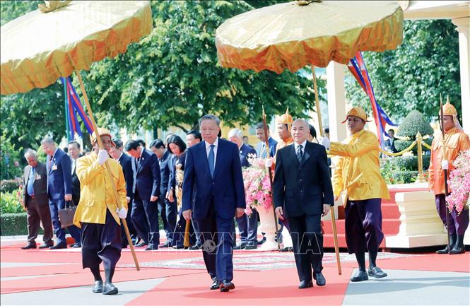 Lễ đón chính thức Chủ tịch nước Tô Lâm thăm cấp Nhà nước Vương quốc Campuchia- Ảnh 4.