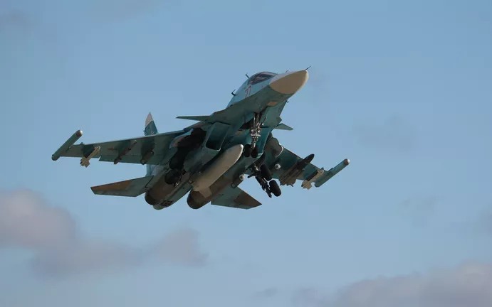 Su-34 Nga tấn công xe ngụy trang của Ukraine