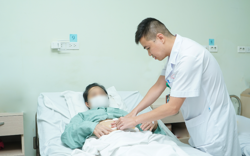 Thủng tạng rỗng do nuốt phải tăm dài 7cm