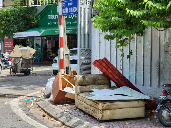 Giải 'bài toán' xử lý rác thải cồng kềnh tràn lan trên phố- Ảnh 1.