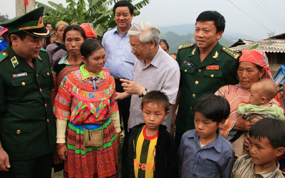 Xúc động hình ảnh Tổng Bí thư Nguyễn Phú Trọng với nhân dân huyện biên giới xa xôi của Thanh Hóa