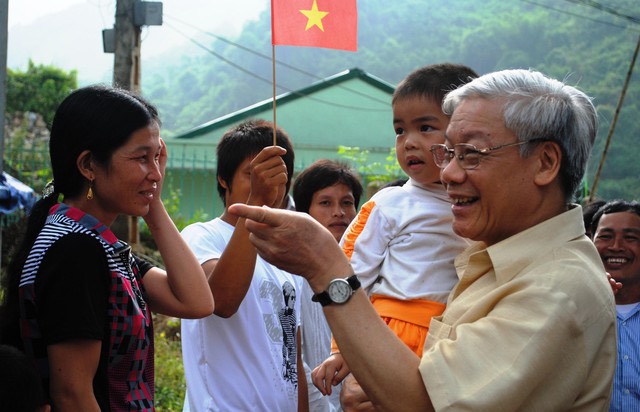 Xúc động hình ảnh Tổng Bí thư Nguyễn Phú Trọng với nhân dân huyện biên giới xa xôi của Thanh Hóa- Ảnh 5.