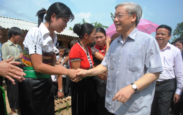 Xúc động hình ảnh Tổng Bí thư Nguyễn Phú Trọng với nhân dân huyện biên giới xa xôi của Thanh Hóa- Ảnh 4.