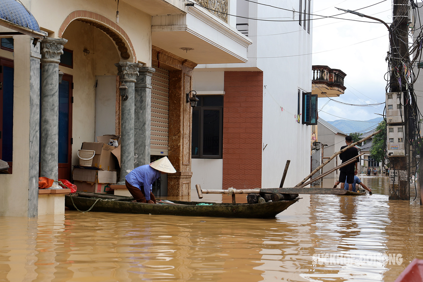 Thôn Bùi Xá ngập trong nước, người dân dùng thuyền di chuyển- Ảnh 9.