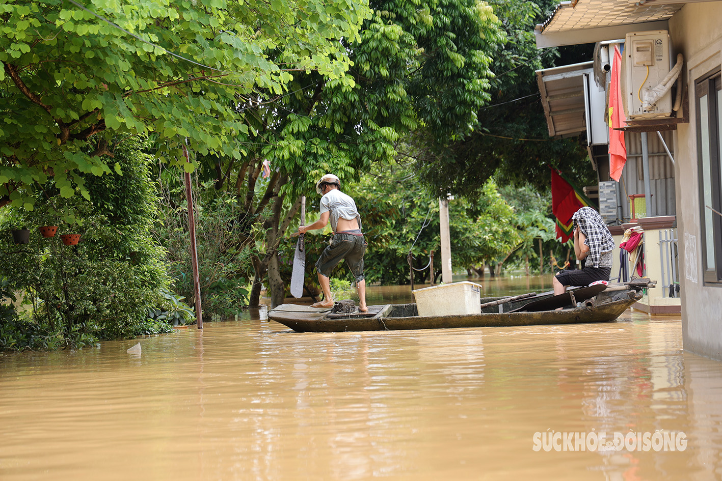 Thôn Bùi Xá ngập trong nước, người dân dùng thuyền di chuyển- Ảnh 6.