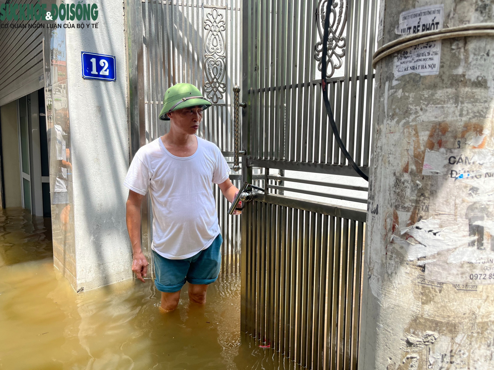 Hàng trăm hộ dân phố Miêu Nha, Tây Mỗ khốn khổ sống trong cảnh nước ngập mênh mông - Ảnh 12.