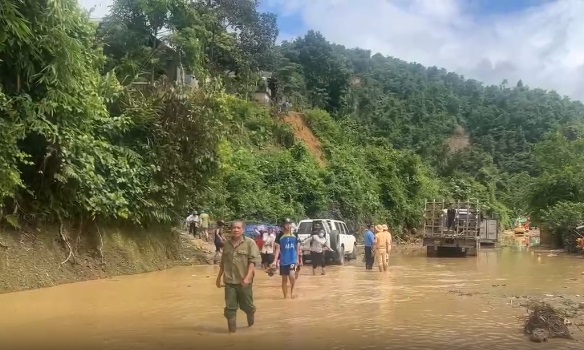 Tìm thấy 1 trong 5 người mất tích do mưa lũ tại Điện Biên- Ảnh 1.