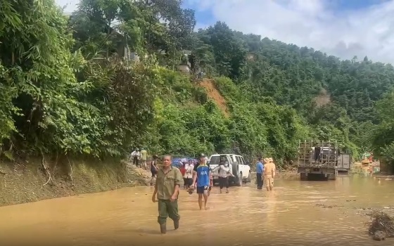 Tìm thấy 1 trong 5 người mất tích do mưa lũ tại Điện Biên