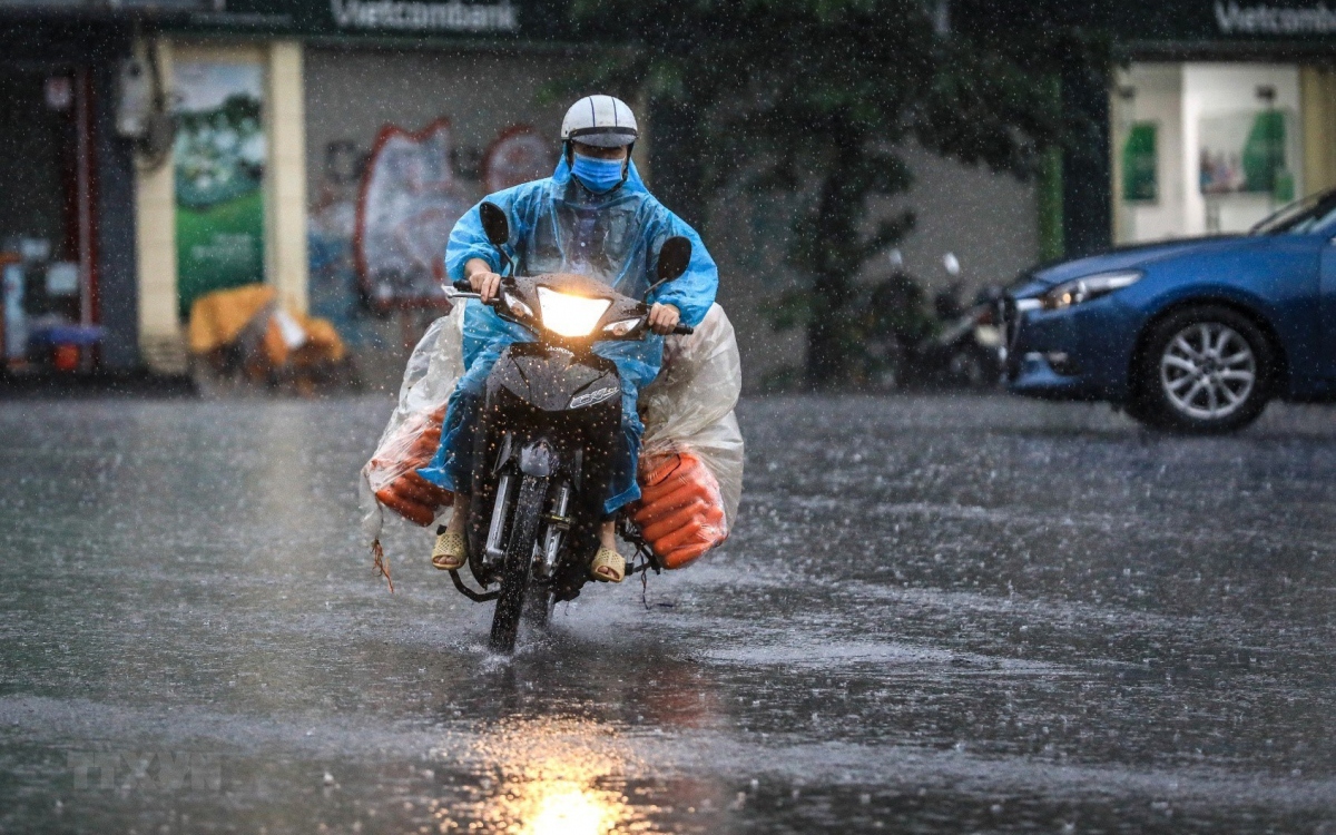 Mưa lớn dồn dập ở Bắc Bộ và Bắc Trung Bộ