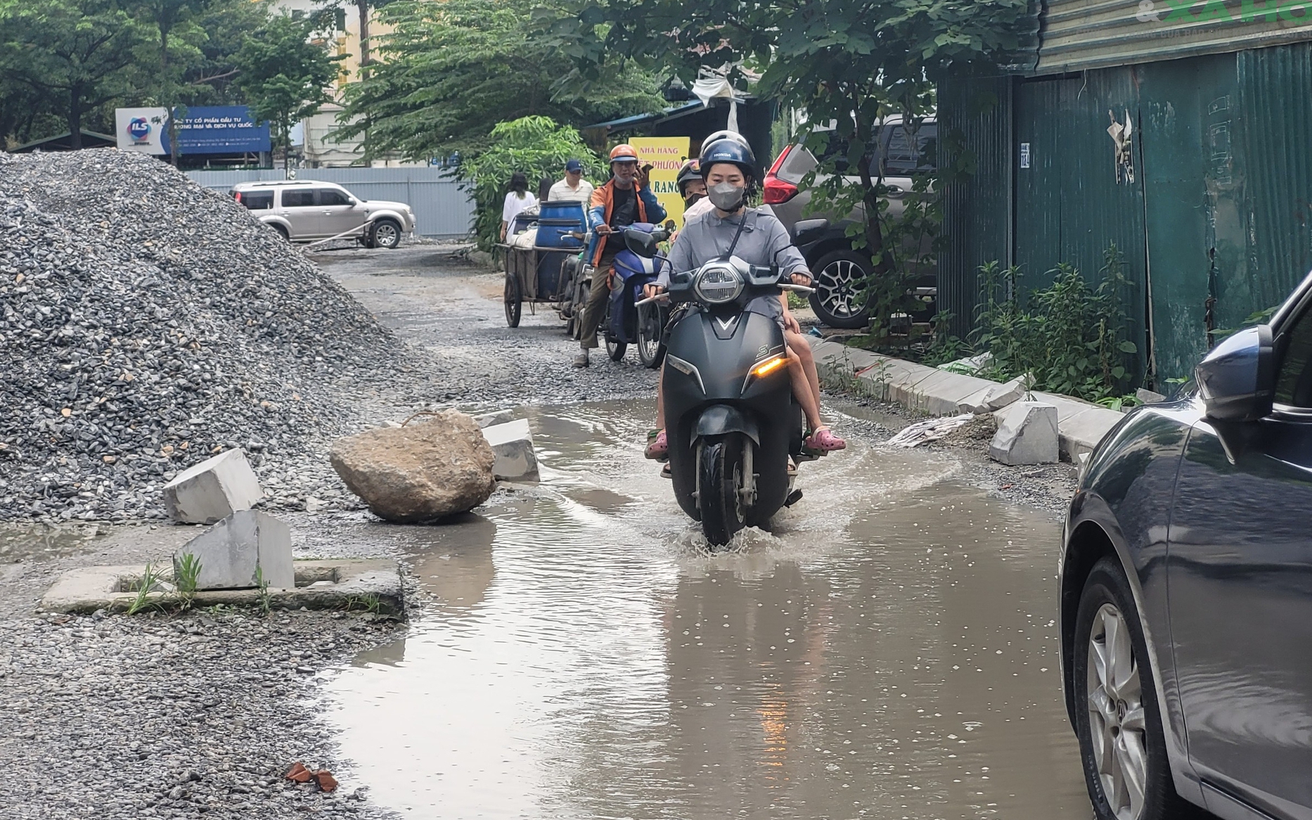 Hà Nội: Không những tiếp tục chậm tiến độ, Dự án D20 Cầu Giấy còn tăng nguy cơ tai nạn giao thông