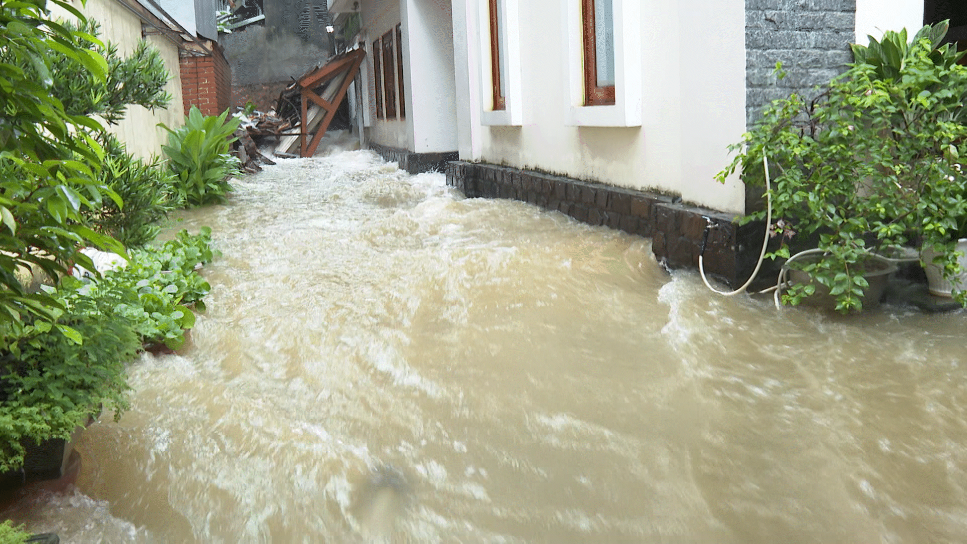 Hà Giang lại ngập lụt, có nơi nước lên cả mét- Ảnh 2.